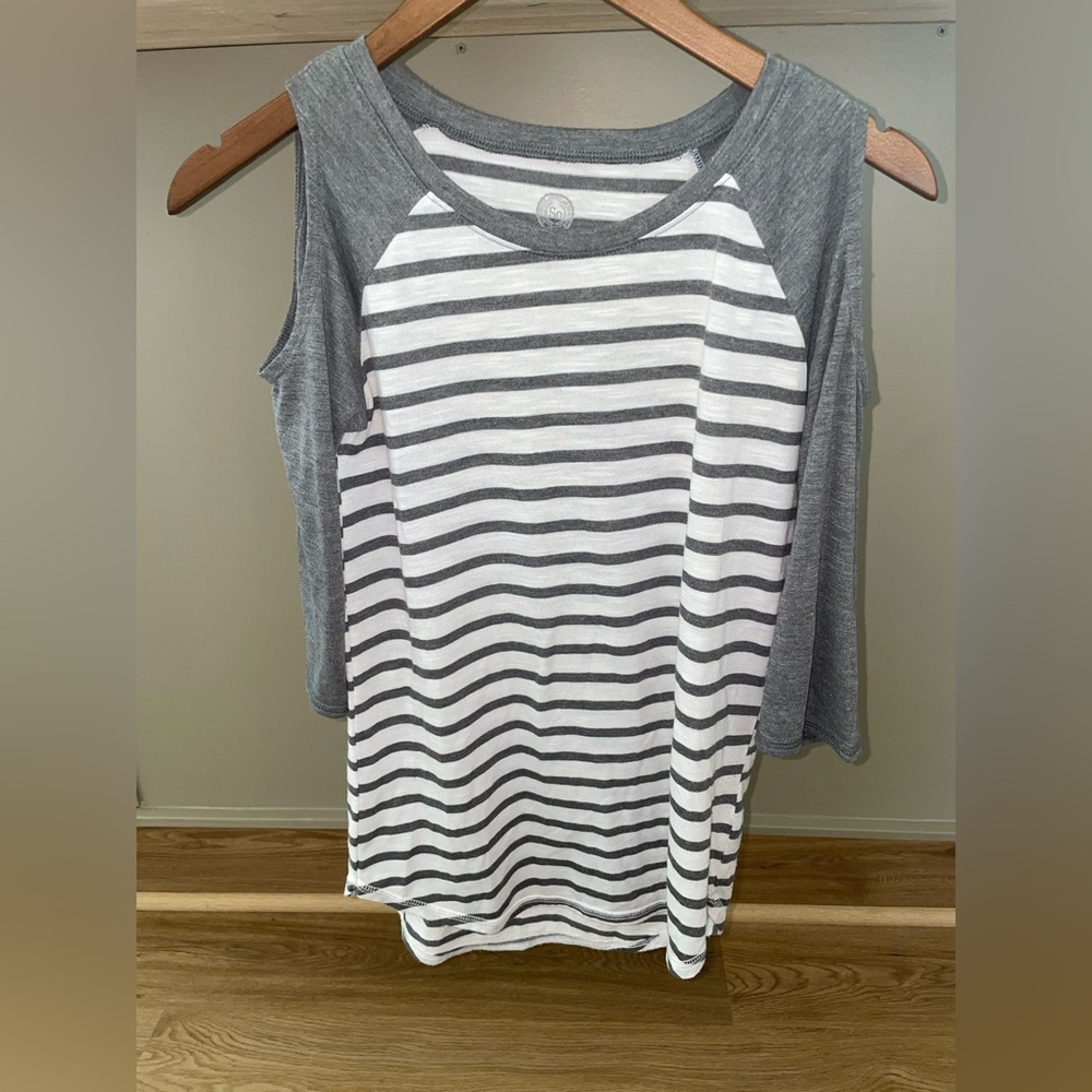 SO 3/4 length sleeve relaxed fit shirt